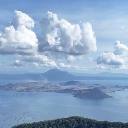 Taal Lake View Wind Residences By Smco タガイタイ エクステリア 写真