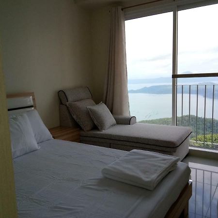 Taal Lake View Wind Residences By Smco タガイタイ エクステリア 写真