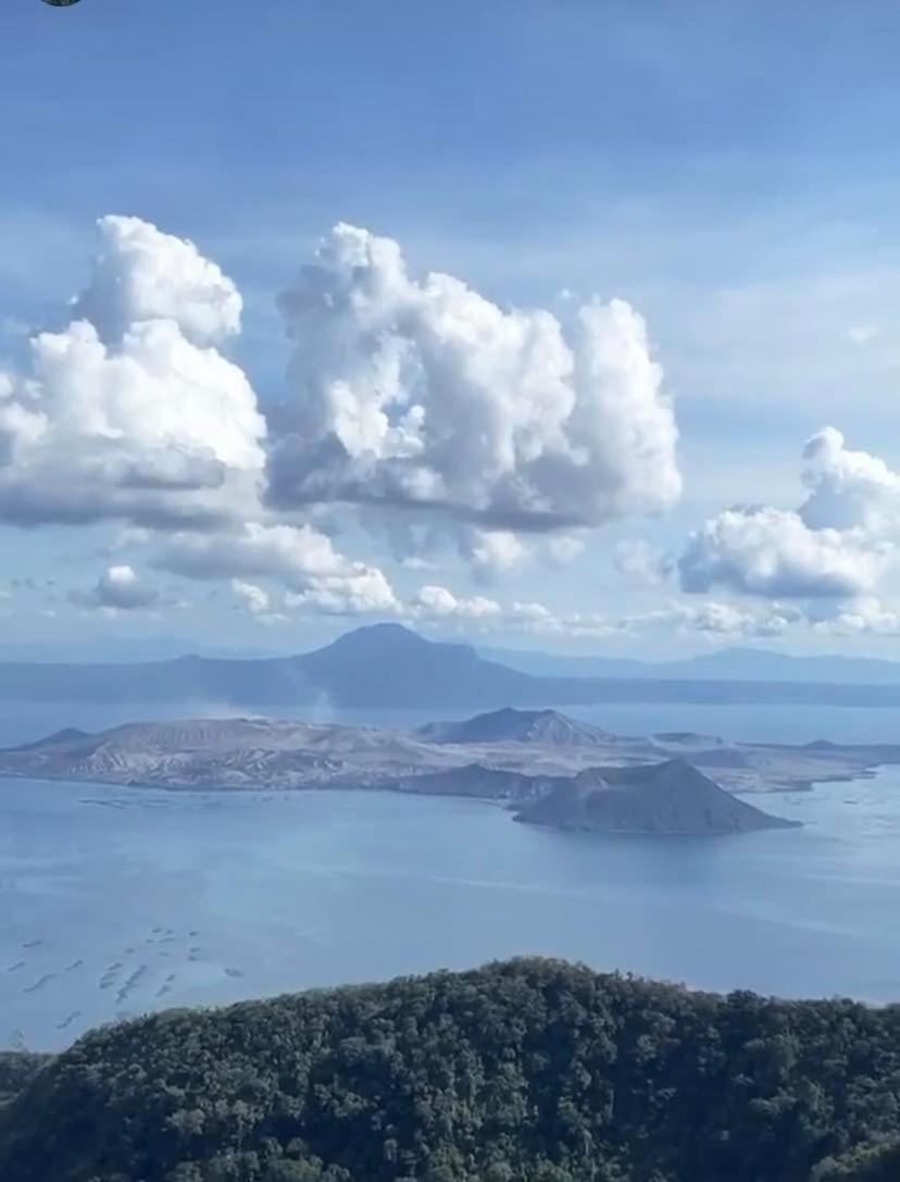Taal Lake View Wind Residences By Smco タガイタイ エクステリア 写真