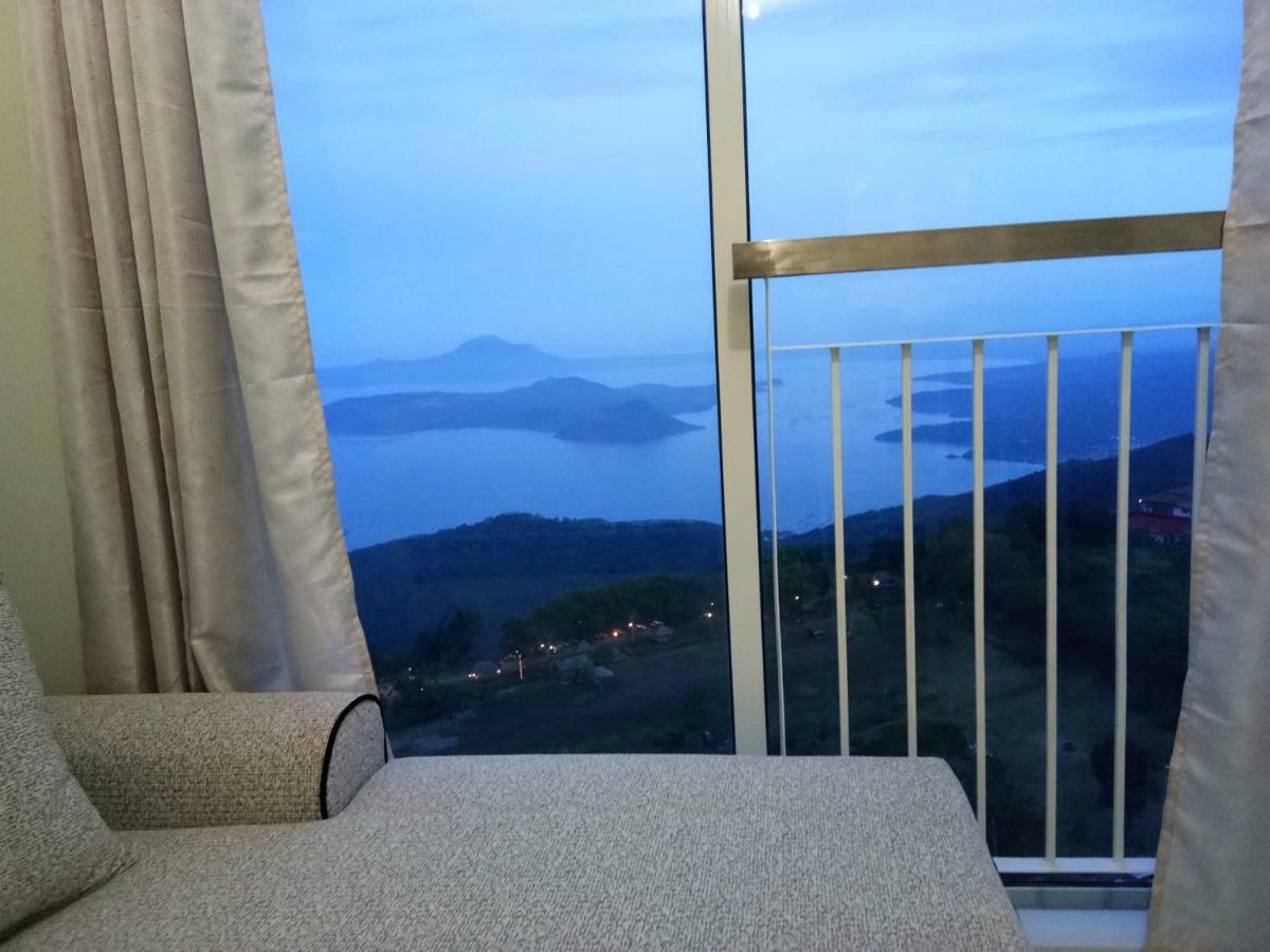 Taal Lake View Wind Residences By Smco タガイタイ エクステリア 写真