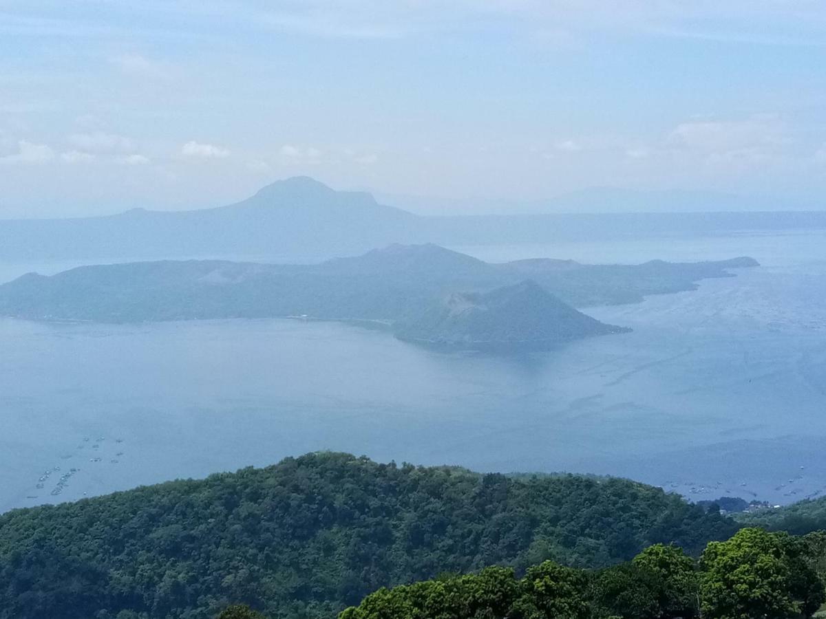 Taal Lake View Wind Residences By Smco タガイタイ エクステリア 写真